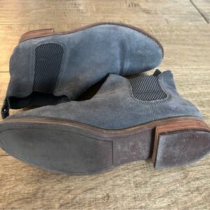 Toms Suede Chelsea Boot (6.5)